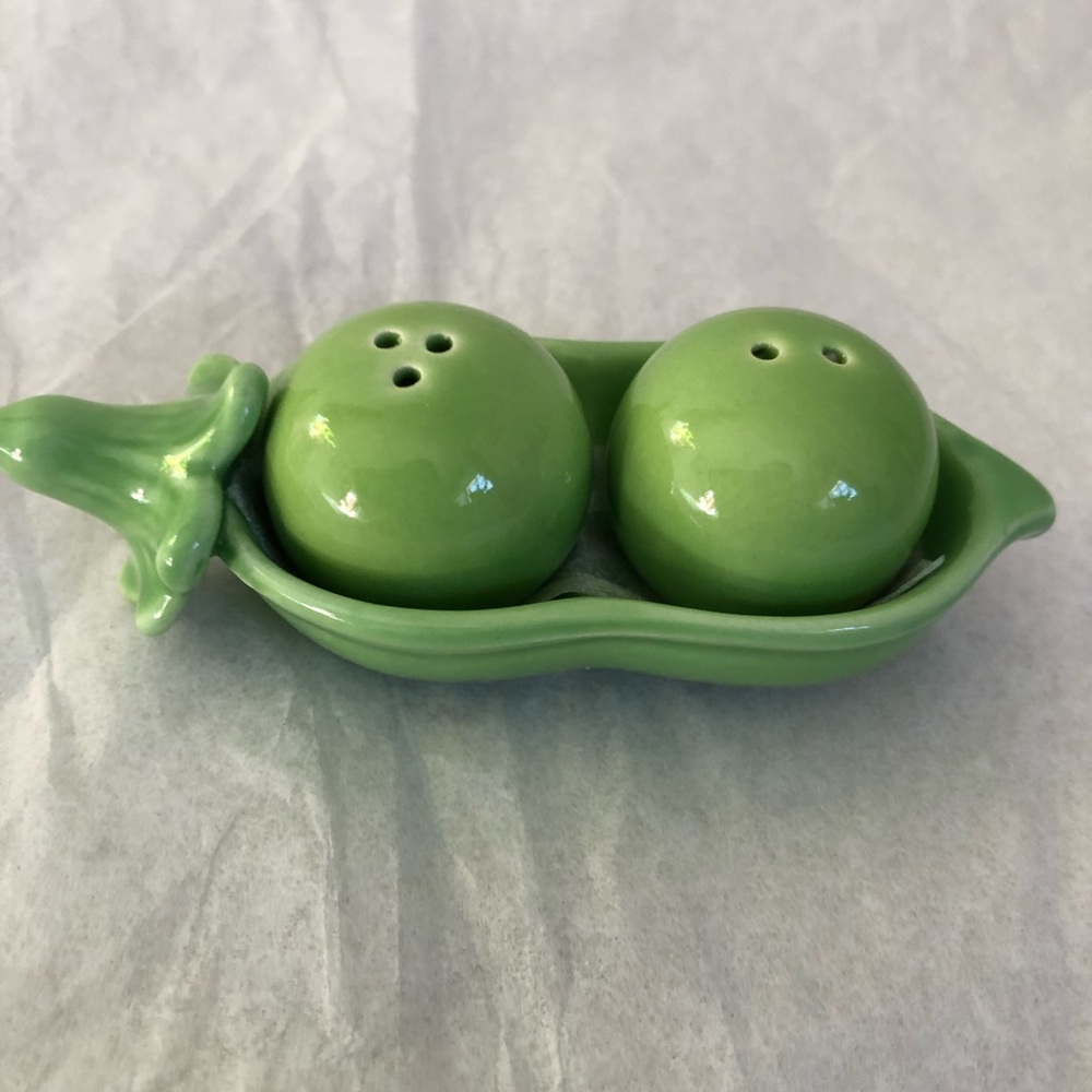 Kate Aspen Two Peas in a Pod salt & pepper set